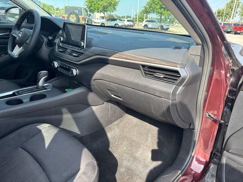Used 2025 Nissan Altima 2.5 SV FWD image 50