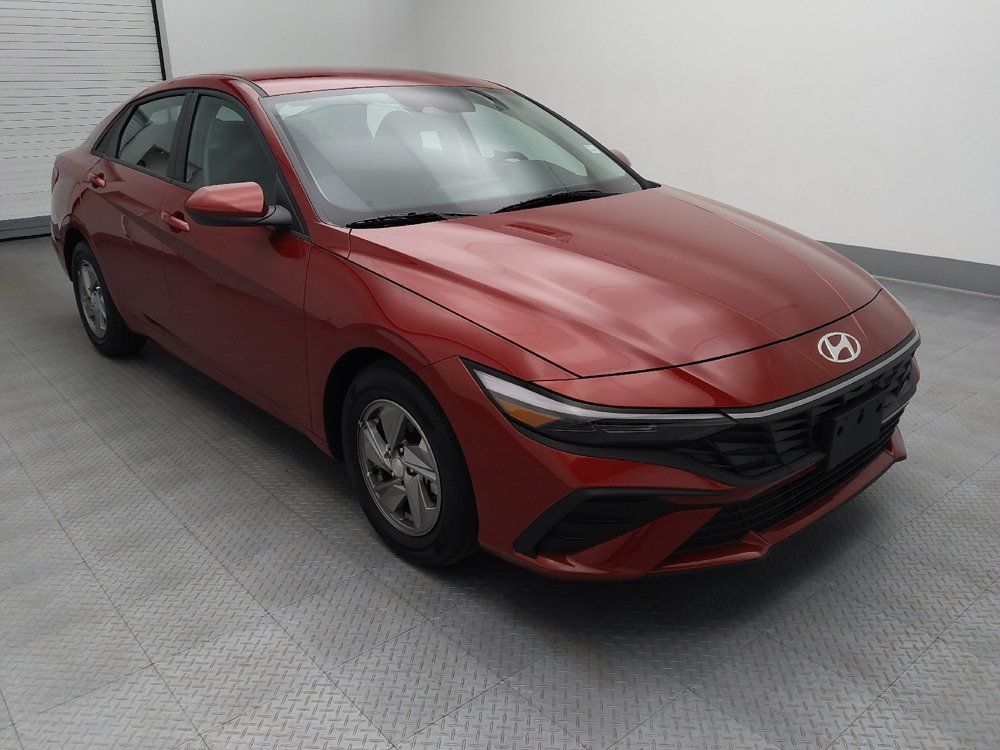 Used 2025 Hyundai Elantra SE FWD image 13