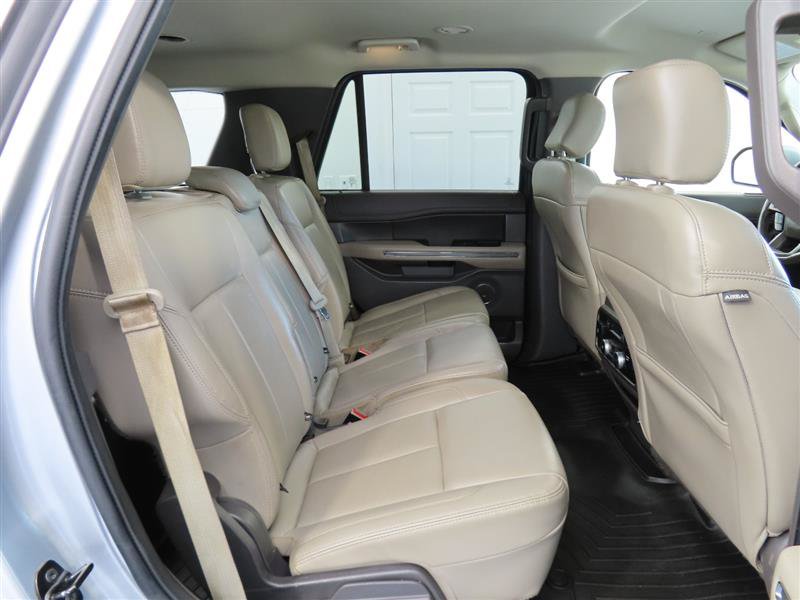 Used 2020 Ford Expedition XLT w/ Equipment Group 202A AWD/4WD image 32