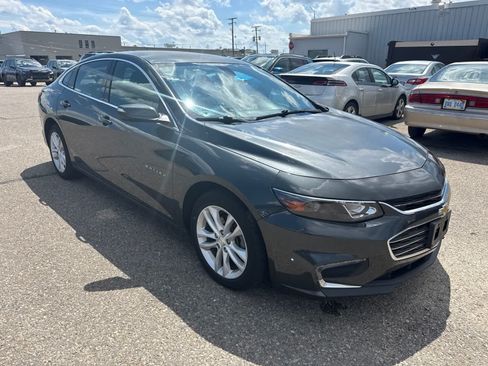 Used 2017 Chevrolet Malibu LT FWD image 4