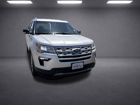 Used 2019 Ford Explorer XLT w/ Equipment Group 201A FWD image 6