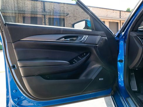 Used 2018 Cadillac CTS V w/ Luxury Package RWD image 27