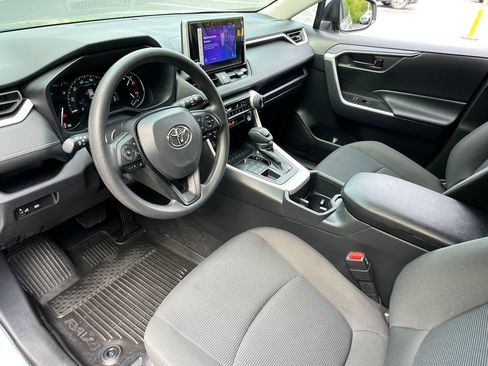 Used 2025 Toyota RAV4 LE AWD/4WD image 10