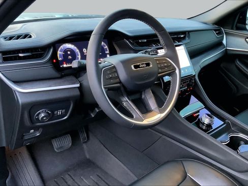 Used 2024 Jeep Grand Cherokee L Limited w/ Black Appearance Package RWD image 17