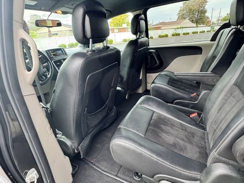 Used 2017 Dodge Grand Caravan SXT image 22