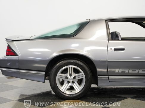Used 1988 Chevrolet Camaro IROC-Z RWD image 30