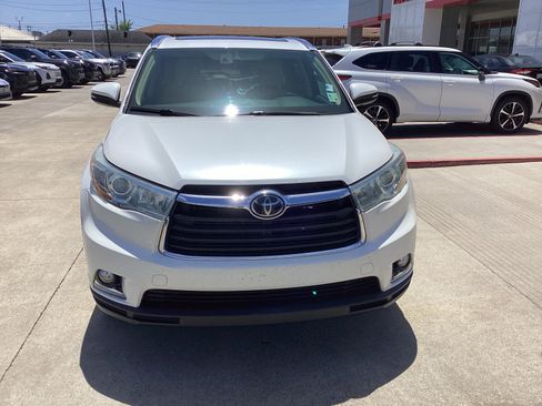 Used 2014 Toyota Highlander Limited Platinum AWD/4WD image 2