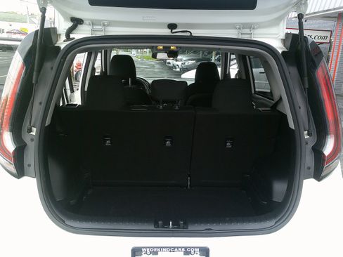 Used 2023 Kia Soul LX w/ Option Group 015 FWD image 18