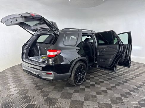 Certified 2026 Honda Pilot Black Edition image 17