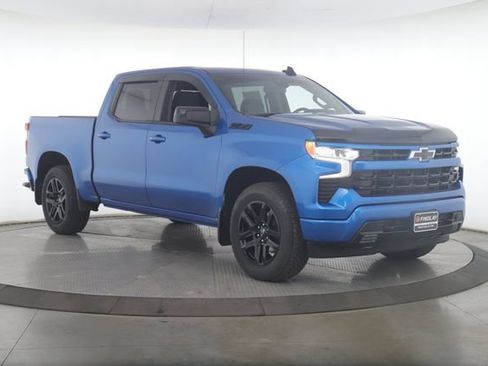 Used 2022 Chevrolet Silverado 1500 RST AWD/4WD image 2