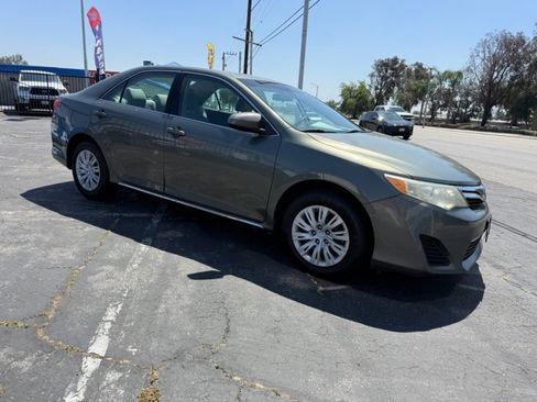 Used 2012 Toyota Camry LE FWD image 6
