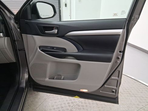 Used 2019 Toyota Highlander XLE image 31
