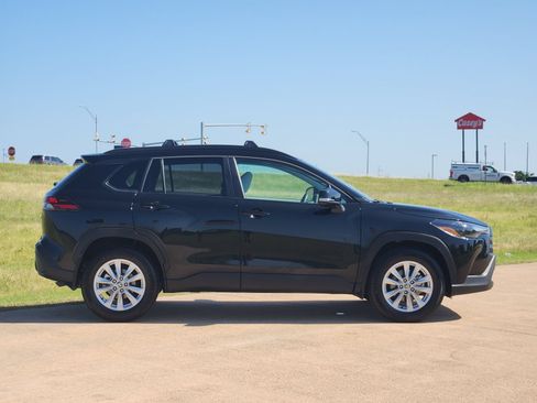 Used 2026 Toyota Corolla Cross LE w/ Moonroof Package FWD image 7