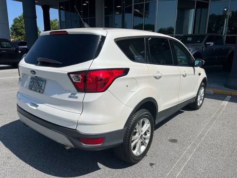 Used 2019 Ford Escape SE FWD image 4