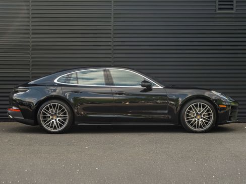Certified 2024 Porsche Panamera 4 AWD/4WD image 9