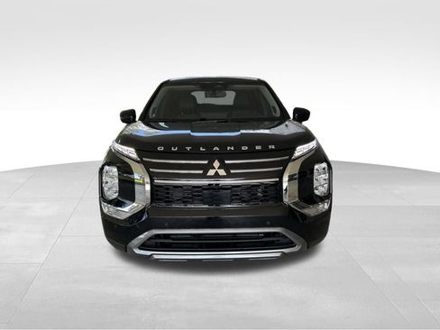 New 2025 Mitsubishi Outlander SE image 13