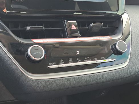 Used 2025 Toyota Corolla LE image 30