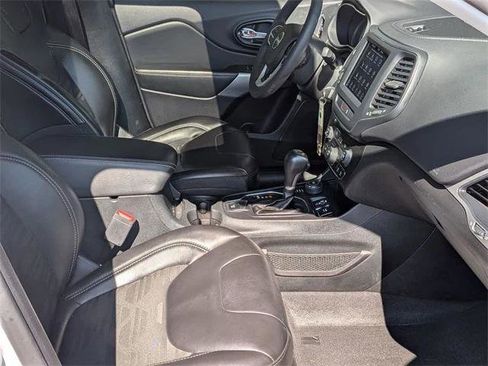 Certified 2022 Jeep Cherokee Latitude w/ Sun & Sound Group image 23