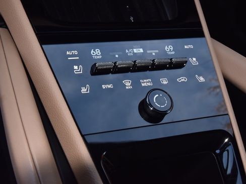 Used 2025 Porsche Cayenne Base image 29