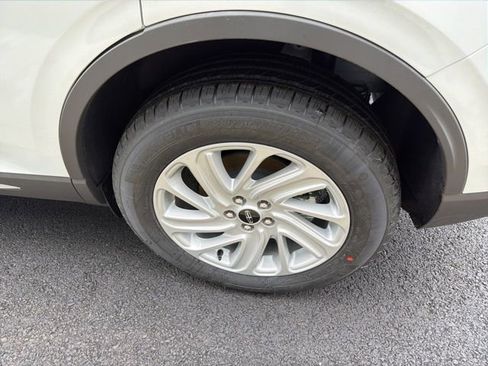 New 2026 Lincoln Corsair Premiere image 6