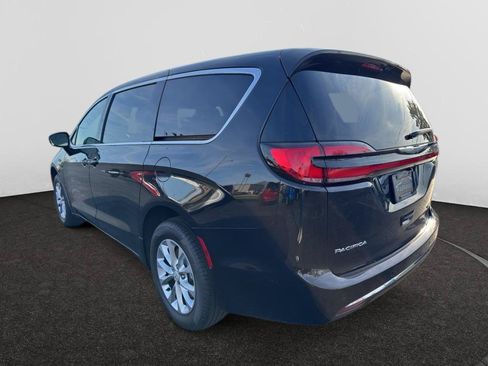 New 2026 Chrysler Pacifica Limited w/ Uconnect Theater Family Group AWD/4WD image 7