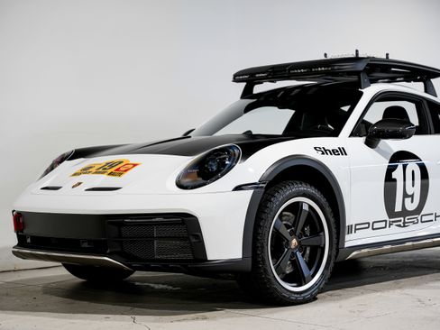 Used 2024 Porsche 911 Dakar image 38