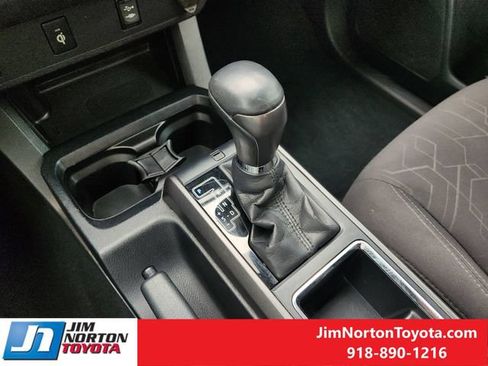 Used 2017 Toyota Tacoma TRD Sport w/ Tow Package RWD image 21