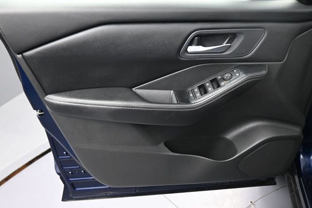 Used 2024 Nissan Rogue SV FWD image 21