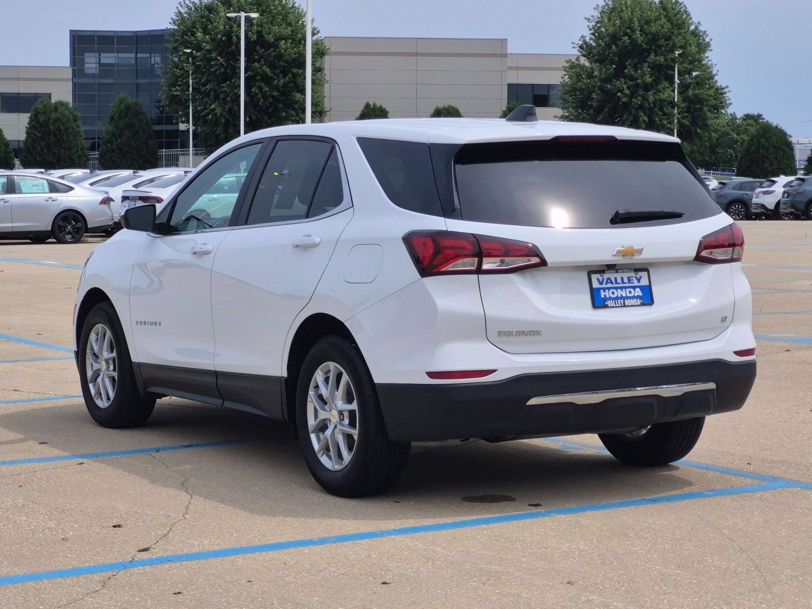 Used 2024 Chevrolet Equinox LT FWD image 8