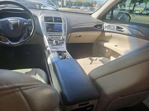 Used 2019 Lincoln MKZ Reserve FWD image 10