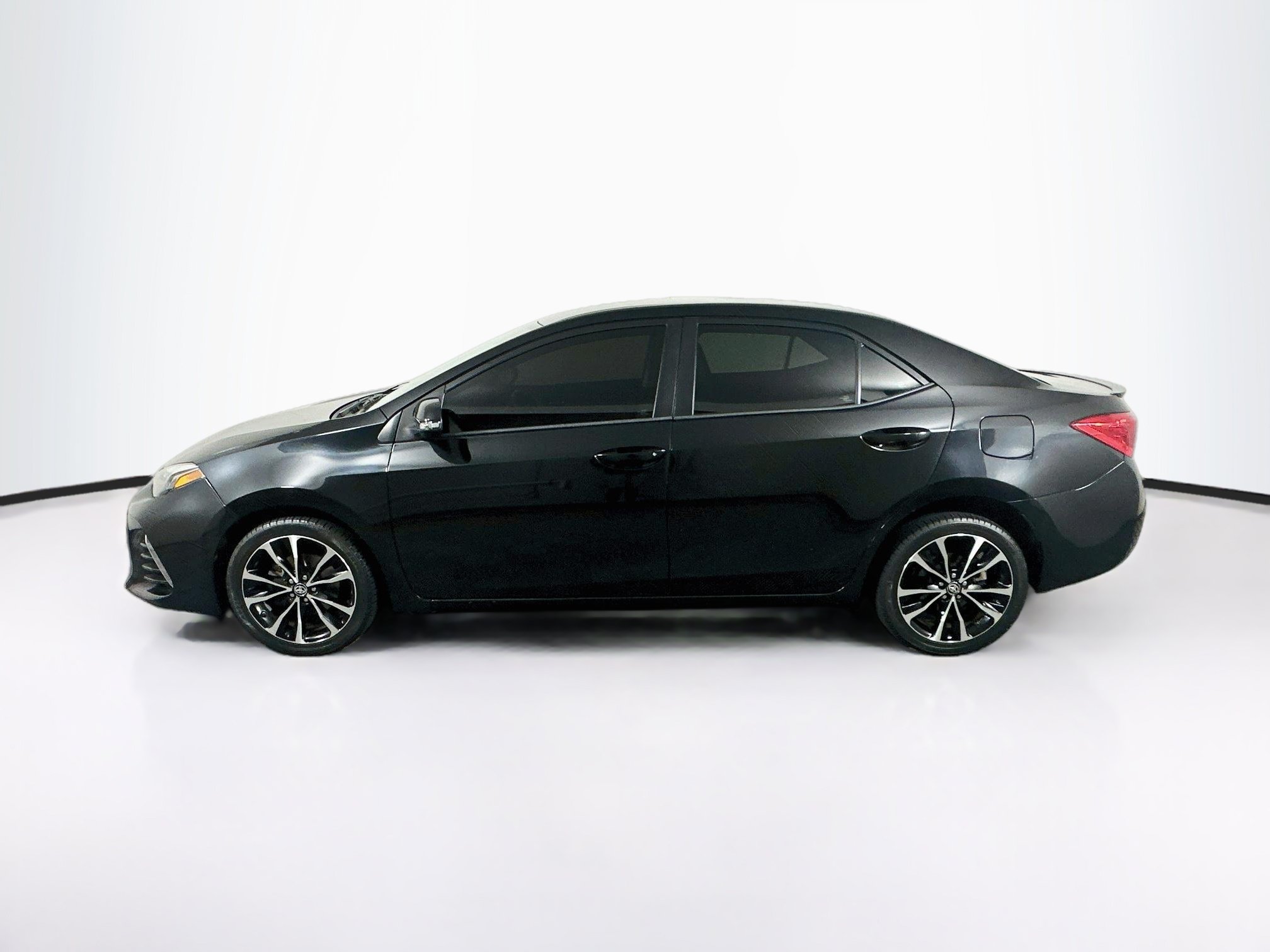 Used 2019 Toyota Corolla SE FWD image 4