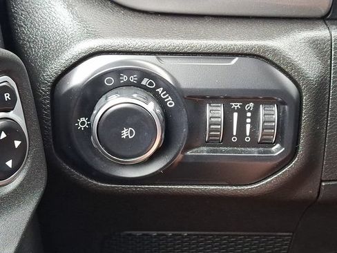 Used 2018 Jeep Wrangler Unlimited Sahara AWD/4WD image 24