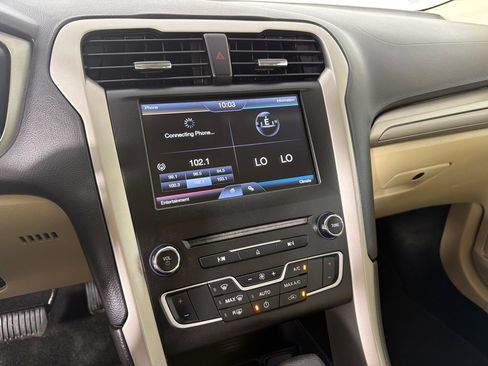 Used 2016 Ford Fusion SE FWD image 11