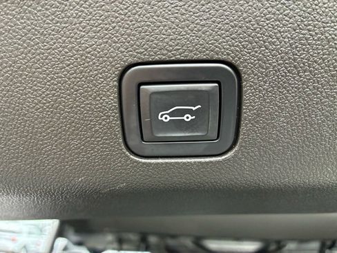 Used 2022 Chevrolet Tahoe RST image 16