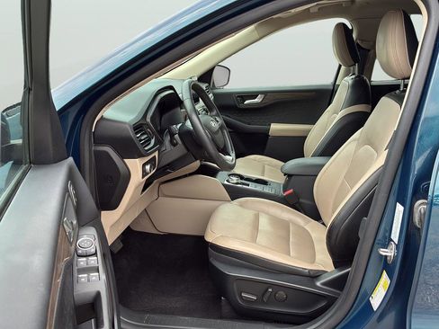 Used 2020 Ford Escape Titanium AWD/4WD image 13