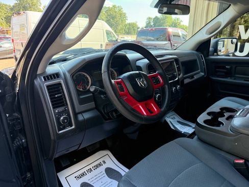 Used 2017 RAM 1500 Express AWD/4WD image 11