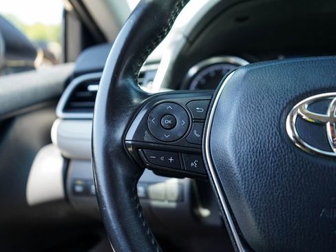 Used 2019 Toyota Camry SE FWD image 27