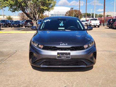 Used 2023 Kia Forte LX image 3
