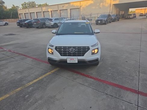 Used 2025 Hyundai Venue SEL FWD image 5