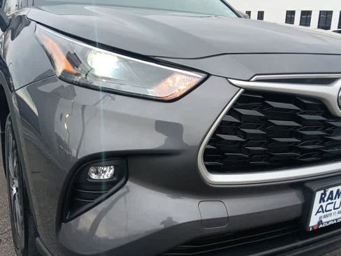 Used 2022 Toyota Highlander XLE image 9