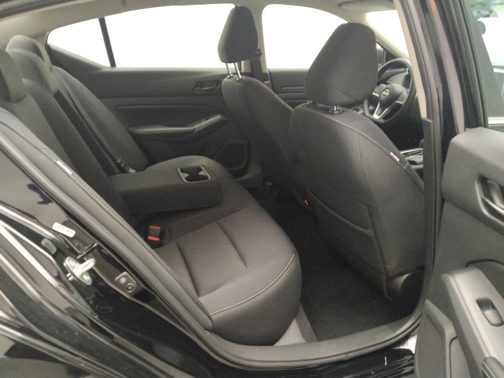 Used 2025 Nissan Altima 2.5 SV FWD image 19