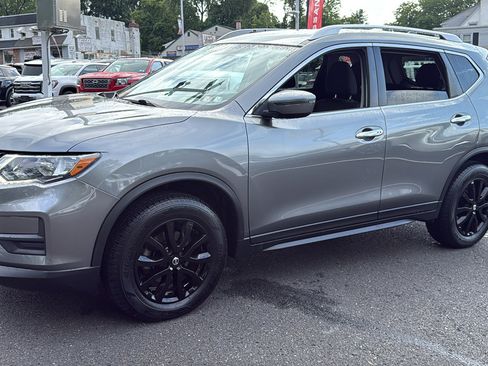 Used 2018 Nissan Rogue SV AWD/4WD image 3