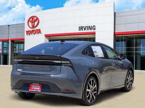 New 2026 Toyota Prius Plug-In Hybrid FWD image 4