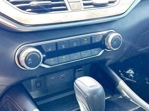Certified 2024 Nissan Altima 2.5 SV w/ SV Premium Package FWD image 13