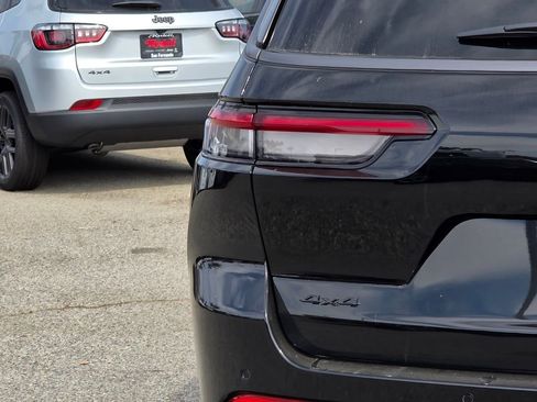 New 2026 Jeep Grand Cherokee L Limited w/ Limited Altitude Package image 6