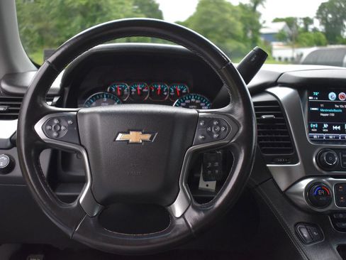 Used 2018 Chevrolet Suburban LT image 24