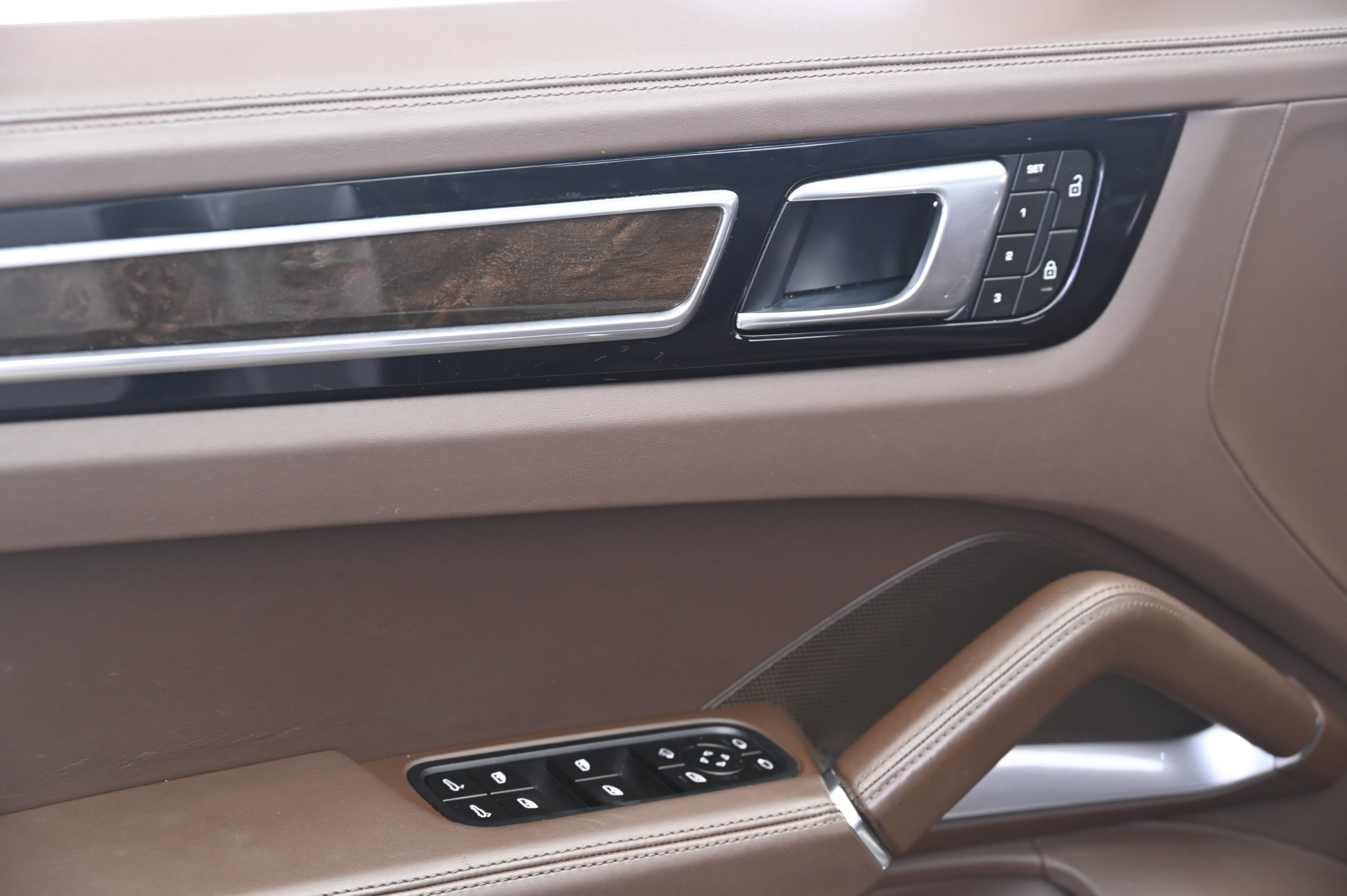 Certified 2023 Porsche Cayenne Turbo AWD/4WD image 27