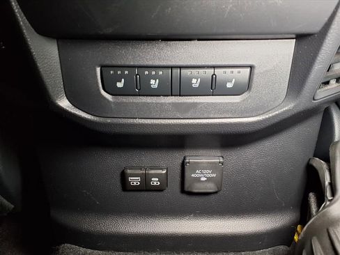 Used 2025 Toyota Tundra Platinum AWD/4WD image 17