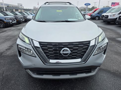 Used 2023 Nissan Rogue SV w/ SV Premium B Package image 8