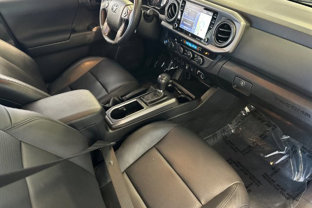 Used 2023 Toyota Tacoma TRD Sport w/ TRD Premium Sport Package AWD/4WD image 19
